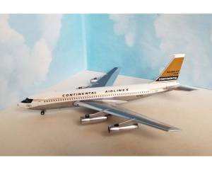 Aero Classics AC211330 1:200 Continental Airlines Boeing 720B N57203
