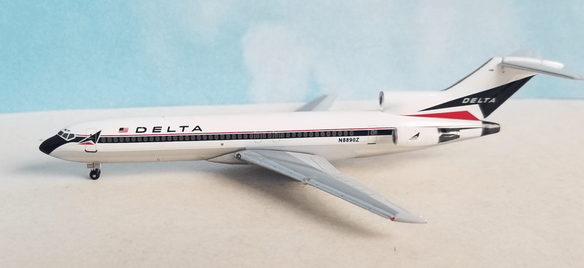 Aero Classics BBX41684 1:400 Boeing 727 - 200 Delta Airlines N8890Z