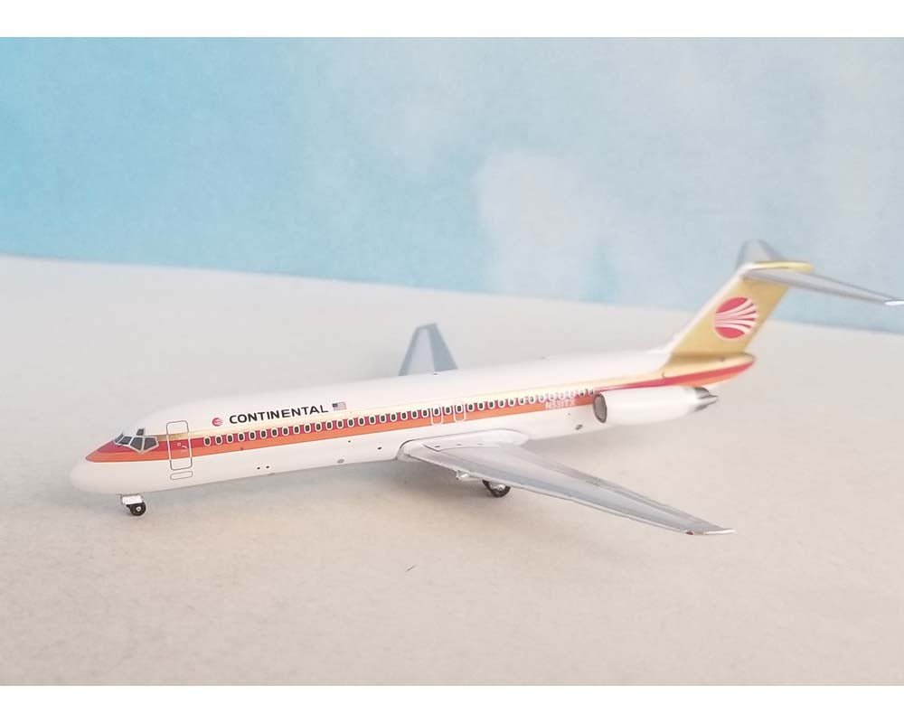 Aeroclassics AC411323 1:400 Continental Airlines DC - 9 - 32 N531TX
