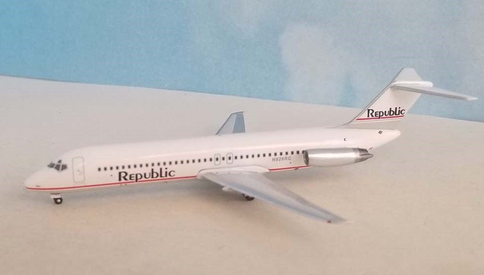 Aeroclassics AC411325 1:400 Republic DC - 9 - 32 N926RC