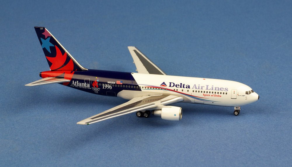 AeroClassics AC419580 1:400 Delta Airlines Boeing 767 - 200 N102DA "Atlanta 1996"