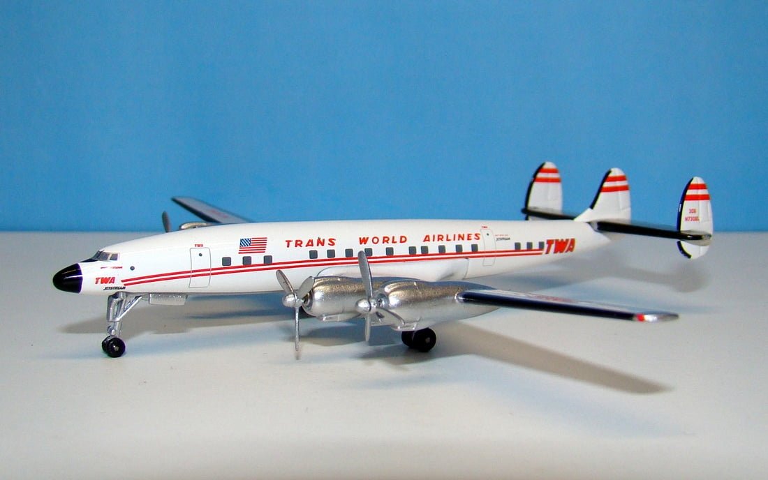 AeroClassics AC419668 1:400 TWA Lockheed L - 1649 N7301C