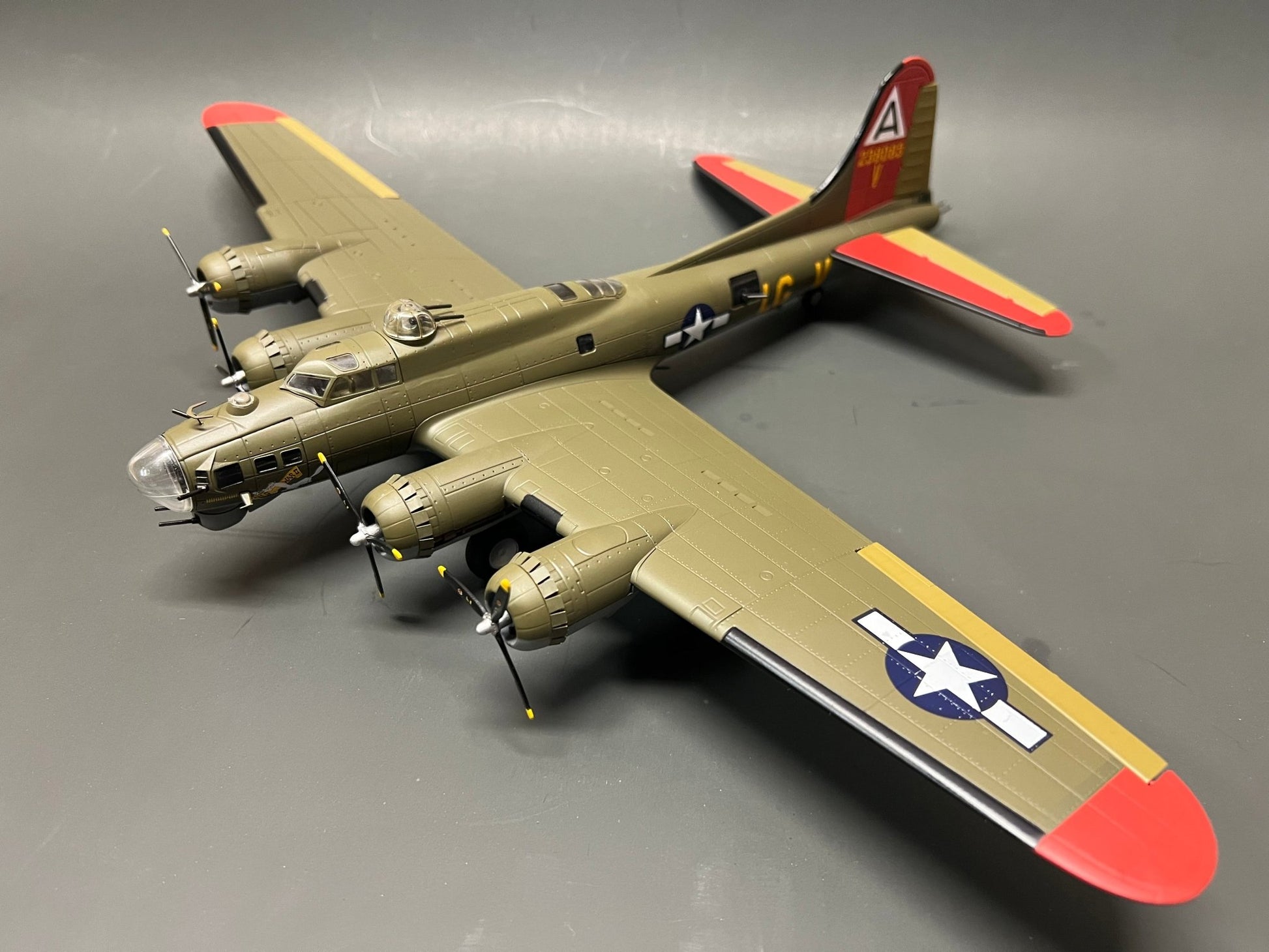 Air Force AF1-0110DW 1:72 B-17 Flying Fortress Man O' War, 323RD