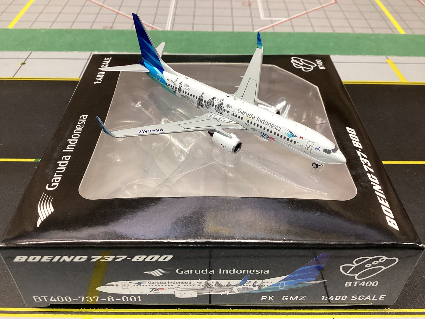 Aviation400 BT - 400 - 737 - 8 - 001 1:400 Garuda Indonesia Boeing 737 - 800 PK - GMZ