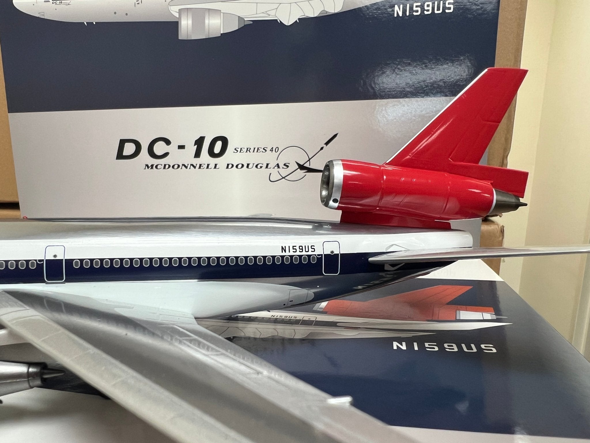 B-Models B-104-NW-159P 1:200 Northwest Airlines McDonnell Douglas