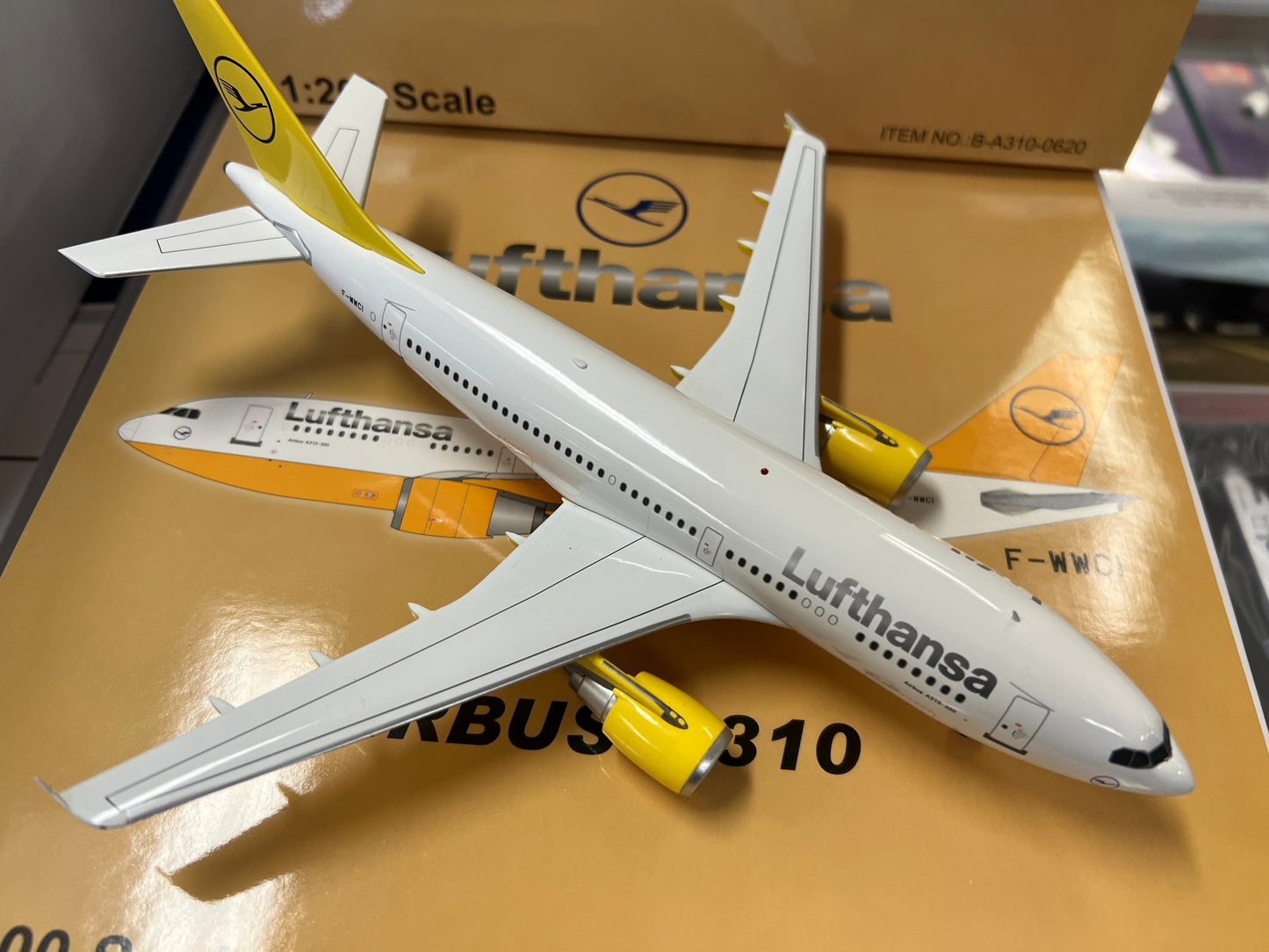 B - Models B - A310 - 0620 1:200 Airbus A310 Lufthansa F - WWCI (test registration)