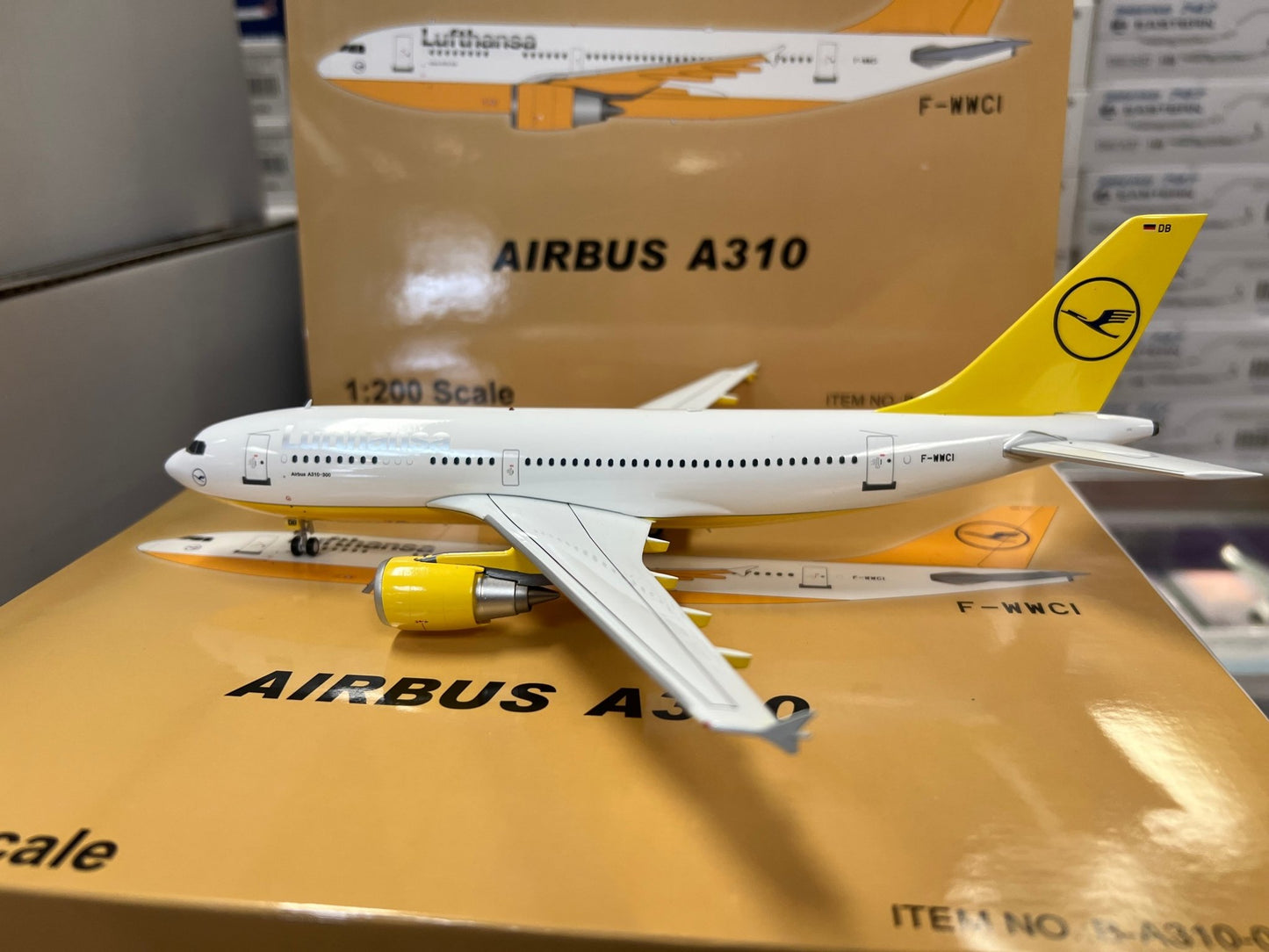 B - Models B - A310 - 0620 1:200 Airbus A310 Lufthansa F - WWCI (test registration)
