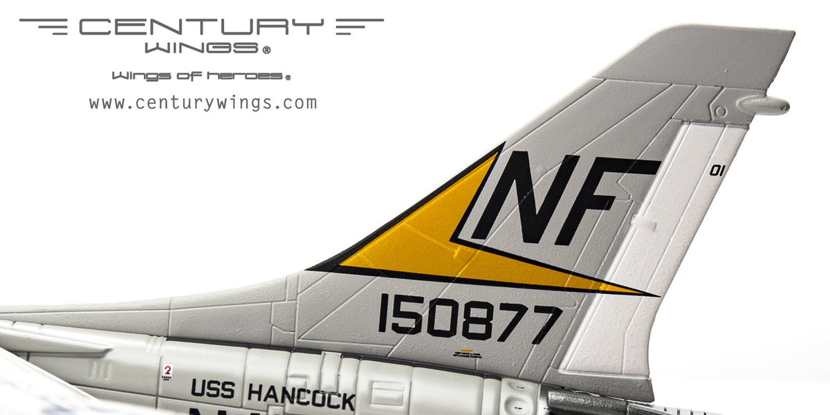 Century Wings 001639 1:72 F - 8E Crusader US Navy VF - 53 Iron Angels NF201 1967(Flaps down Version)
