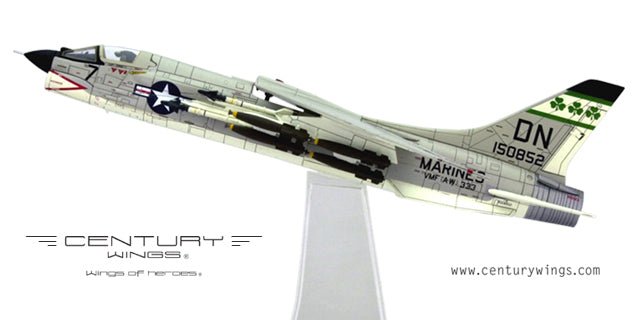 Century Wings 601482 1:72 F - 8E Crusader US Marine Corps VMF(AW) - 333 FIGHTING SHAMROCKS DN7 1967