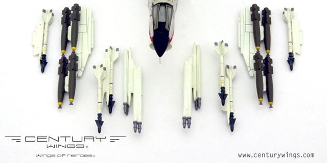 Century Wings 601482 1:72 F - 8E Crusader US Marine Corps VMF(AW) - 333 FIGHTING SHAMROCKS DN7 1967