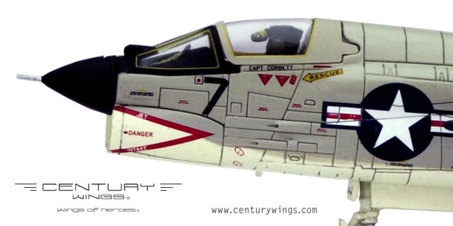 Century Wings 601482 1:72 F - 8E Crusader US Marine Corps VMF(AW) - 333 FIGHTING SHAMROCKS DN7 1967