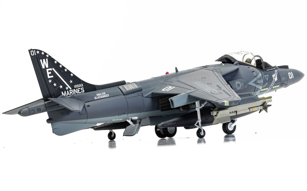 Corgi AA29303 1:48 Harrier II Plus AV-8B 165001/01 - VMA-214