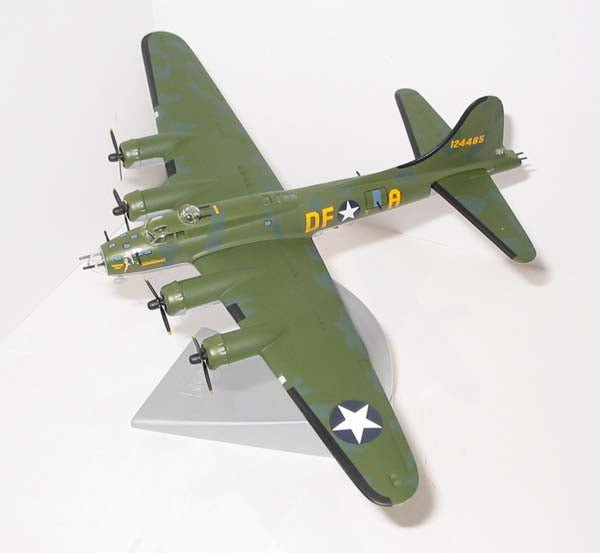 Corgi AA31104 1:144 Boeing B - 17F Flying Fortress Memphis Belle