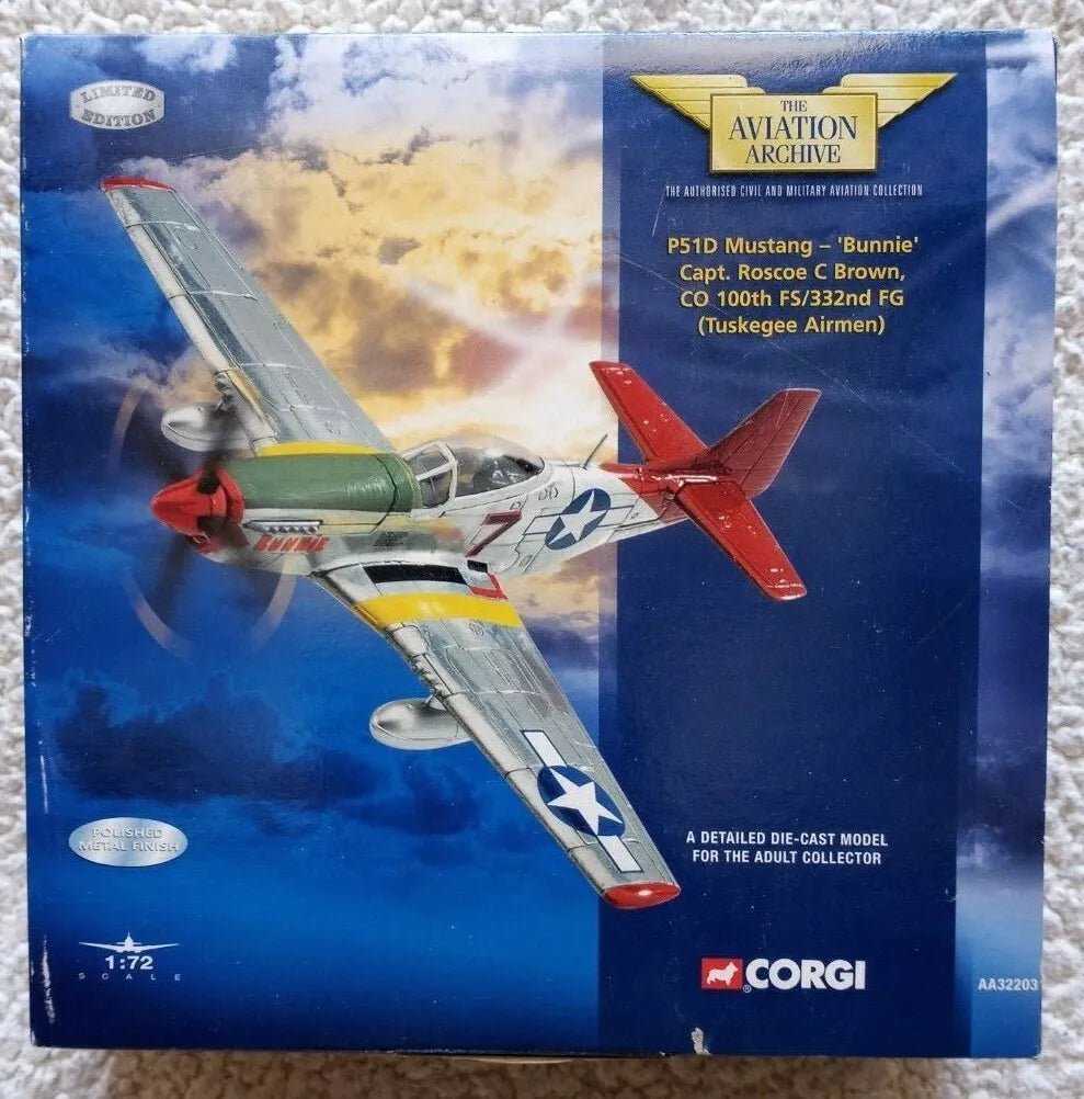 Corgi AA32203 P - 51D Mustang USAAF 332nd FG, 100th FS Tuskegee Airmen "Bunnie", Roscoe Brown
