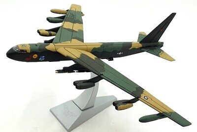 Corgi AA33502 1:144 Boeing B - 52D Stratofortress USAF SAC Utapao Royal Thai Naval Airfield 1972