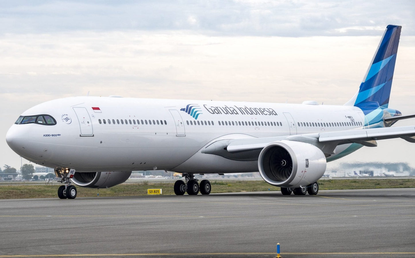 Dragon Wings 55041 - 03 1:400 Garuda Indonesia Airbus A330 - 300