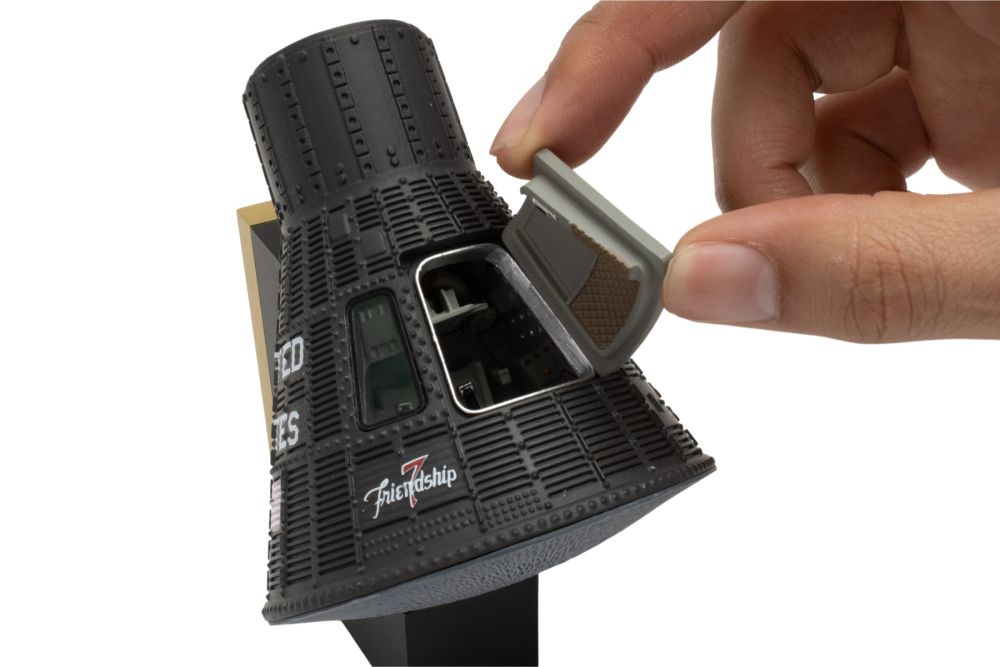 Executive Series EXE5224 1:24 Mercury Capsule