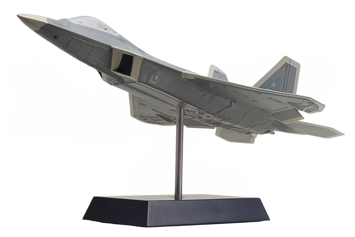 Executive Series Models EXB5948 1:48 F-22 Raptor USAF