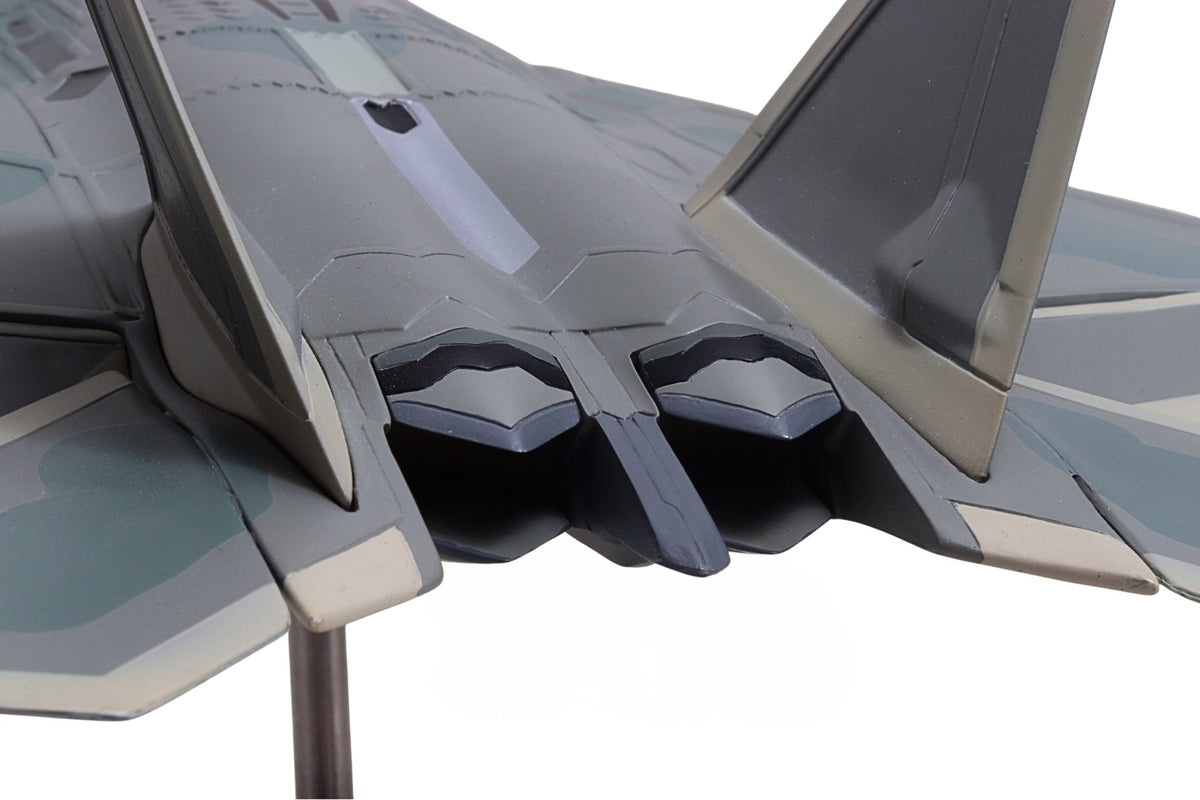 Executive Series Models EXB5948 1:48 F-22 Raptor USAF