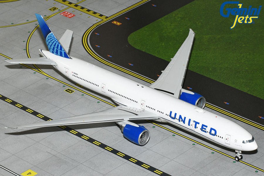 Gemini Jets G2UAL1247 1:200 United Airlines Boeing 777 - 300ER N2352U