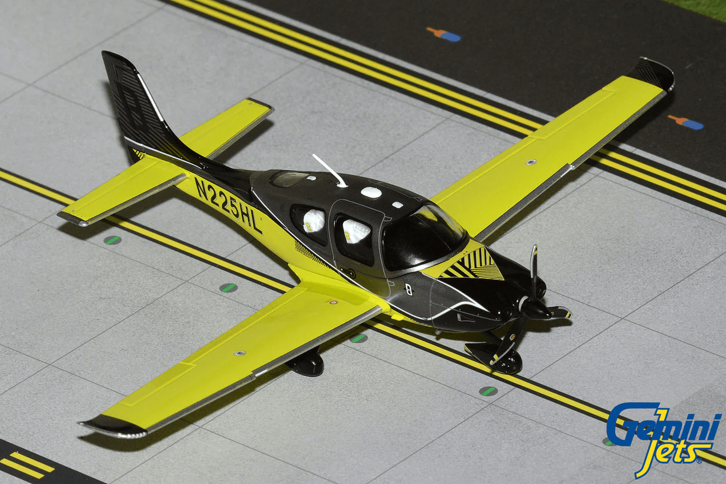 Gemini Jets GGCIR022 1:72 Cirrus Aircraft SR22T N225HL (Sporty's edition)