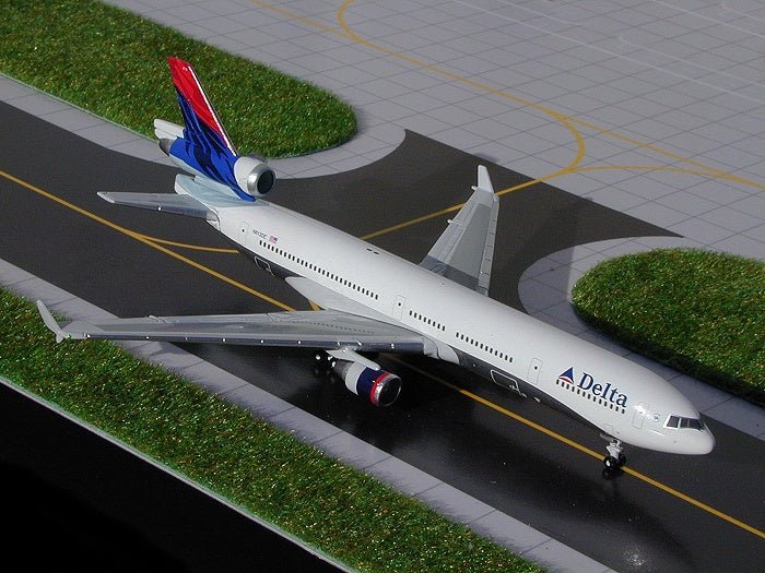 Gemini Jets GJDAL279 1:400 Delta MD - 11 N813DE (Box has minor shelf wear)