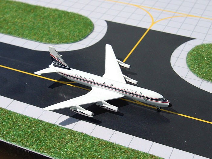 Gemini Jets GJDAL504 1:400 Delta Convair CV - 880 N8801E