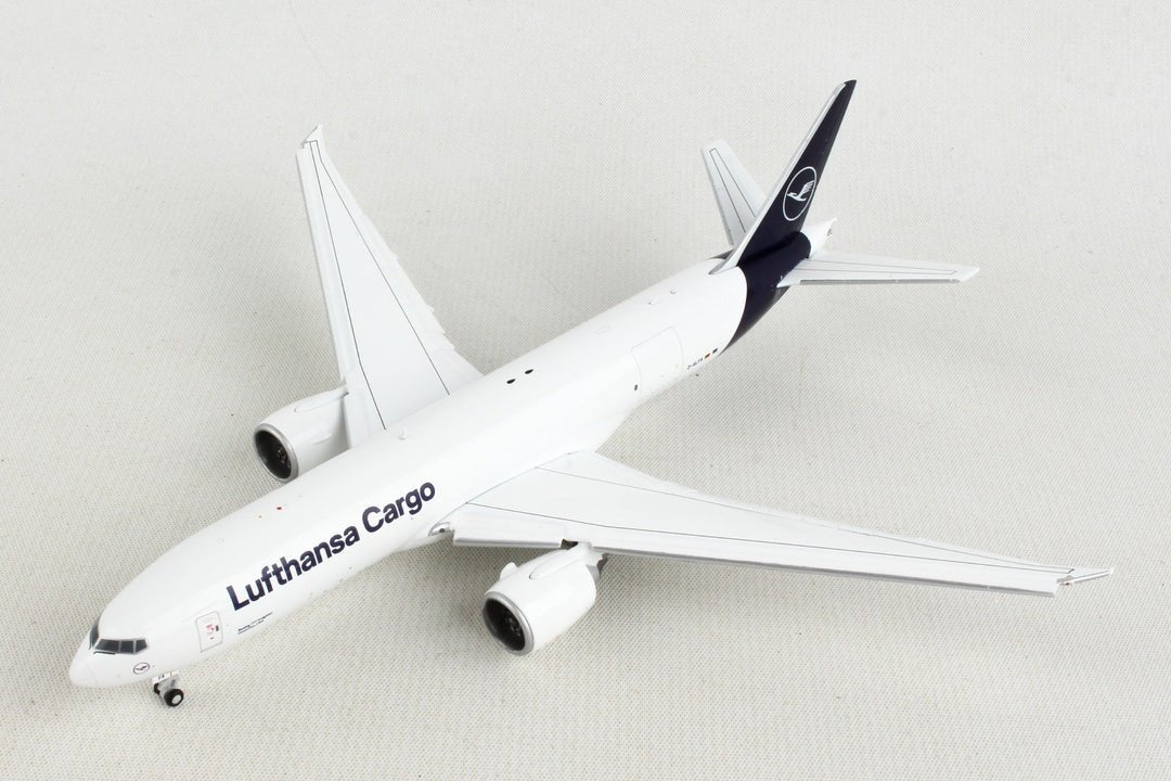 Gemini Jets GJDLH2126F 1:400 Lufthansa Boeing 777F D - ALFA (Flaps Down)