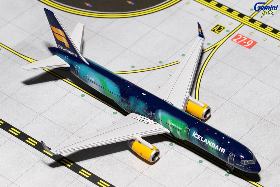 Gemini Jets GJICE1544 1:400 Iceland Air Boeing 757 - 200 TF - FIU