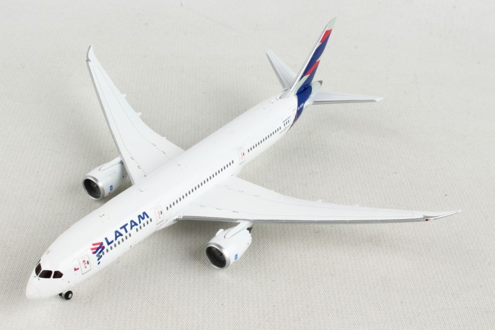 Gemini Jets GJLAN2079 1:400 Latam 787 - 9 CC - BGM