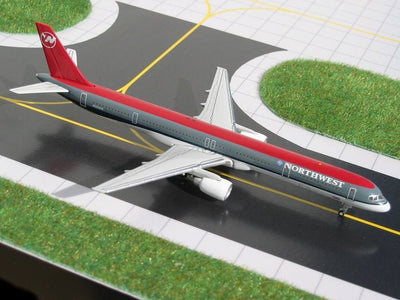 Gemini Jets GJNWA365 1:400 Northwest Airlines B757-300 N583NW