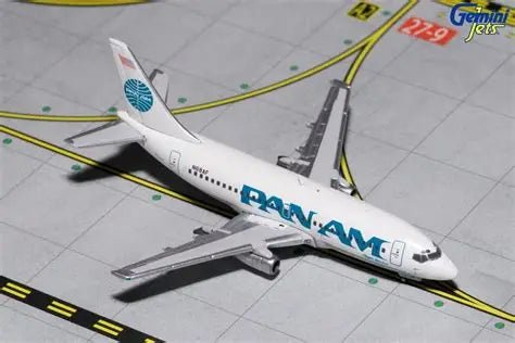 Gemini Jets GJPAA1340 1:400 Pan Am Boeing 737 - 200 N68AF