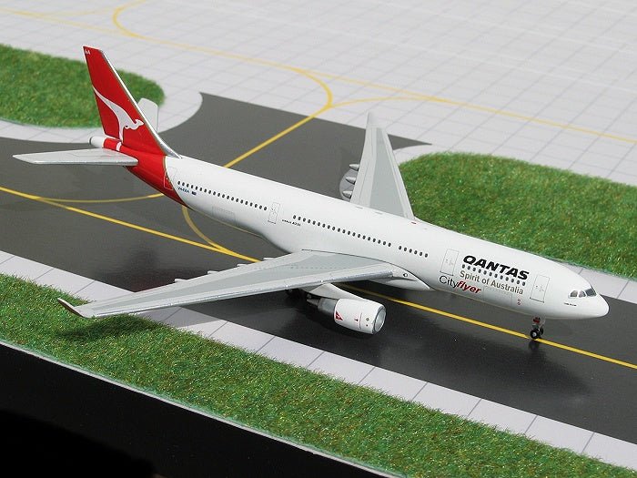 Gemini Jets GJQFA378 1:400 Qantas Airbus A330 - 200 VH - EBA