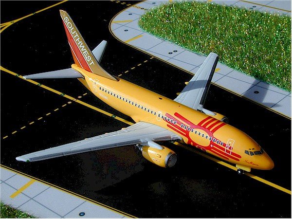 Gemini Jets GJSWA283 1:400 Southwest Boeing 737 - 700 N781WN