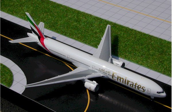 Gemini Jets GJUAE087 1:400 Emirates Boeing 777 - 300 A6 - EMM