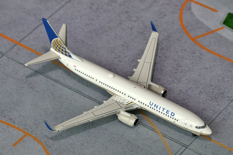 Gemini Jets GJUAL1423 1:400 United Boeing 737 - 900ER N38454
