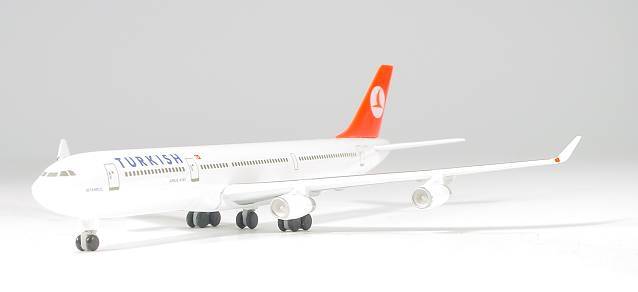 Herpa Wings 504508 1:500 Turkish Airlines Airbus A330 - 300 TC - JDJ