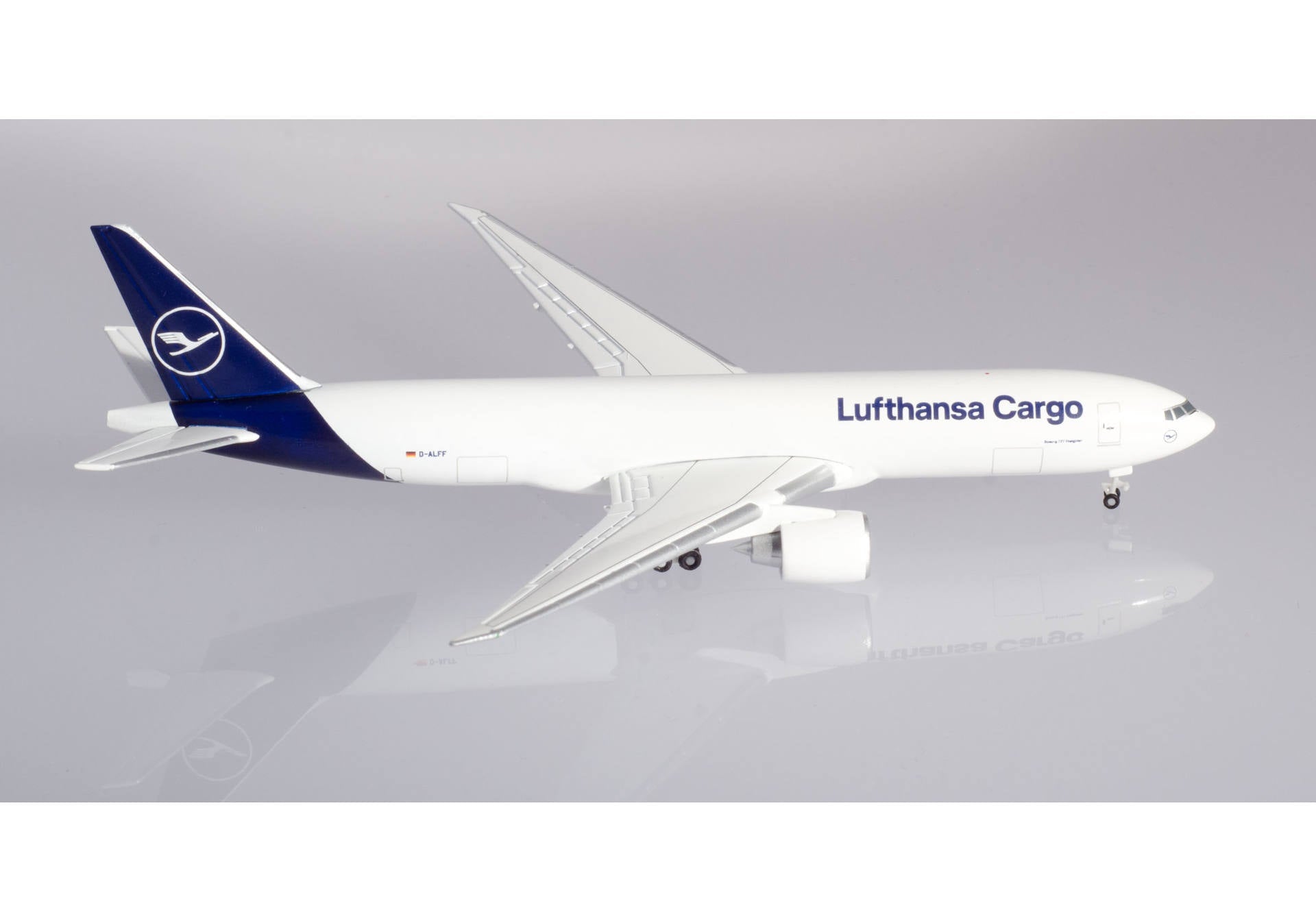 Herpa Wings 533188 1:500 Lufthansa Boeing 777 D - ALFF
