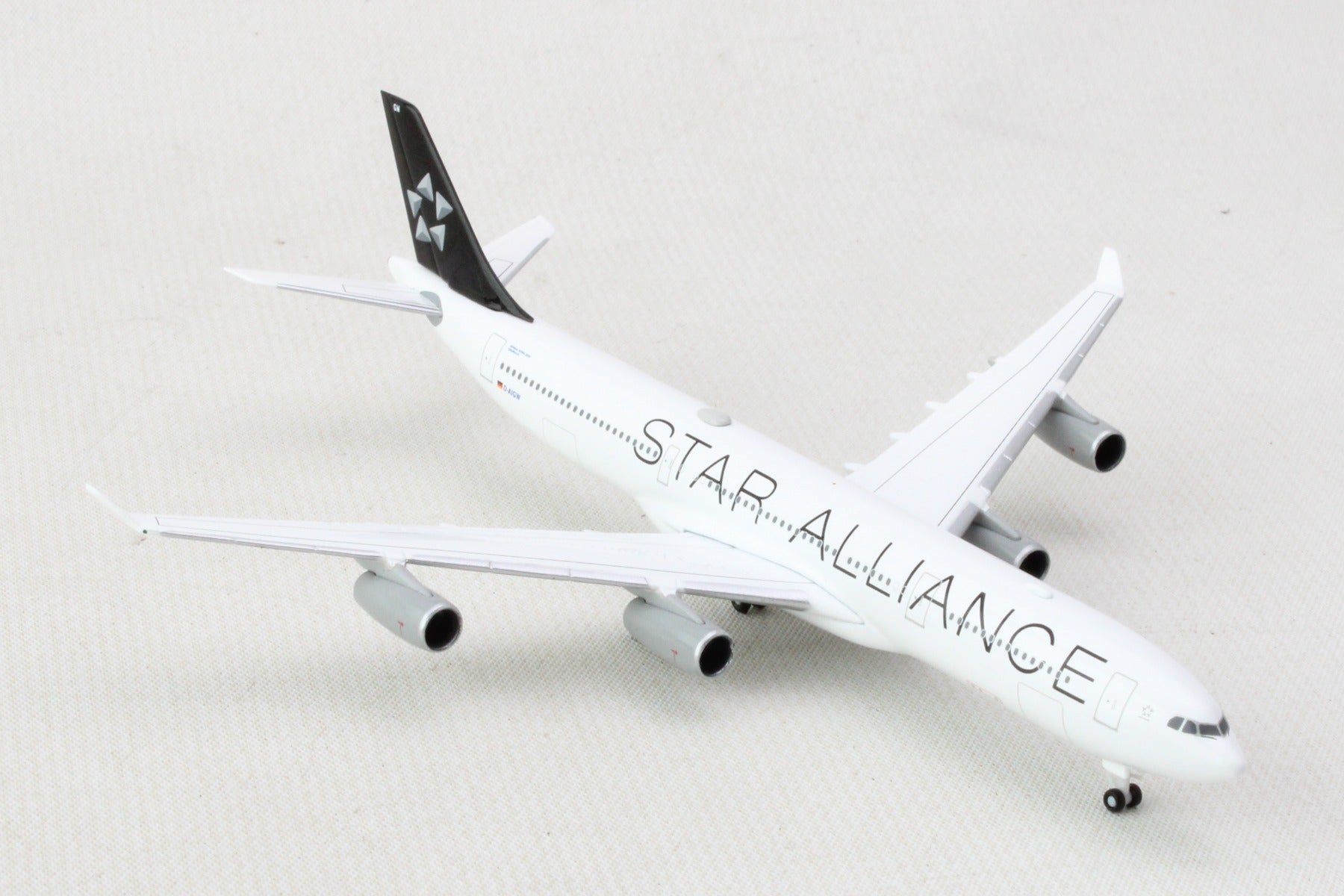 Herpa Wings 536851 1:500 Lufthansa (Germany) A340-300 STAR ALLIANCE