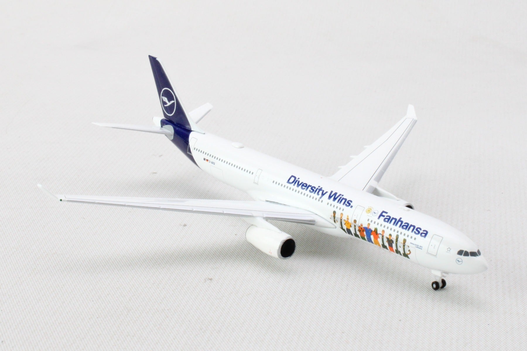 Herpa Wings 537216 1:500 Lufthansa (Germany) A330-300 FANHANSA DIVERSITY WINS