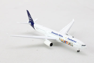 Herpa Wings 537216 1:500 Lufthansa (Germany) A330-300 FANHANSA DIVERSITY WINS