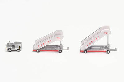 Herpa Wings 571005 1:200 Qantas historic passenger stairs (2) with tractor (1)