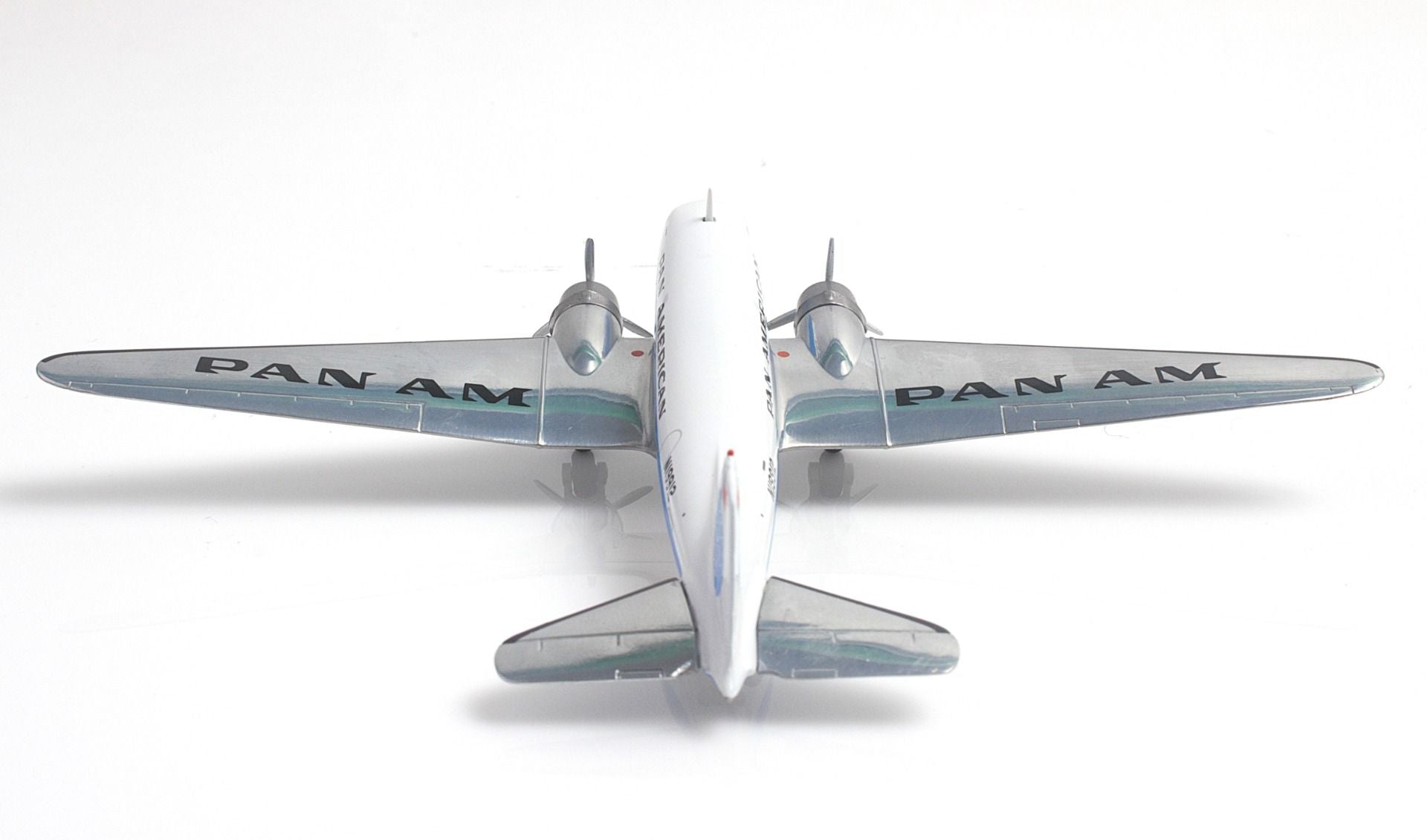 Herpa Wings 573382 1:200 Pan American World Airways Douglas DC-3