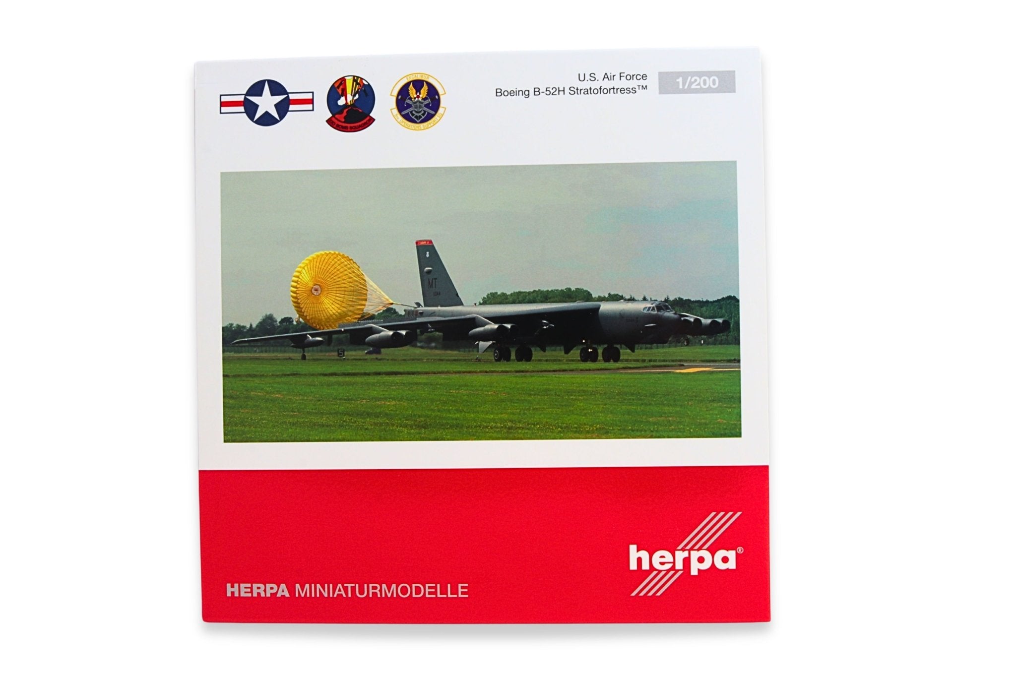Herpa Wings 573467 1:200 USAF Boeing B-52H Stratofortress