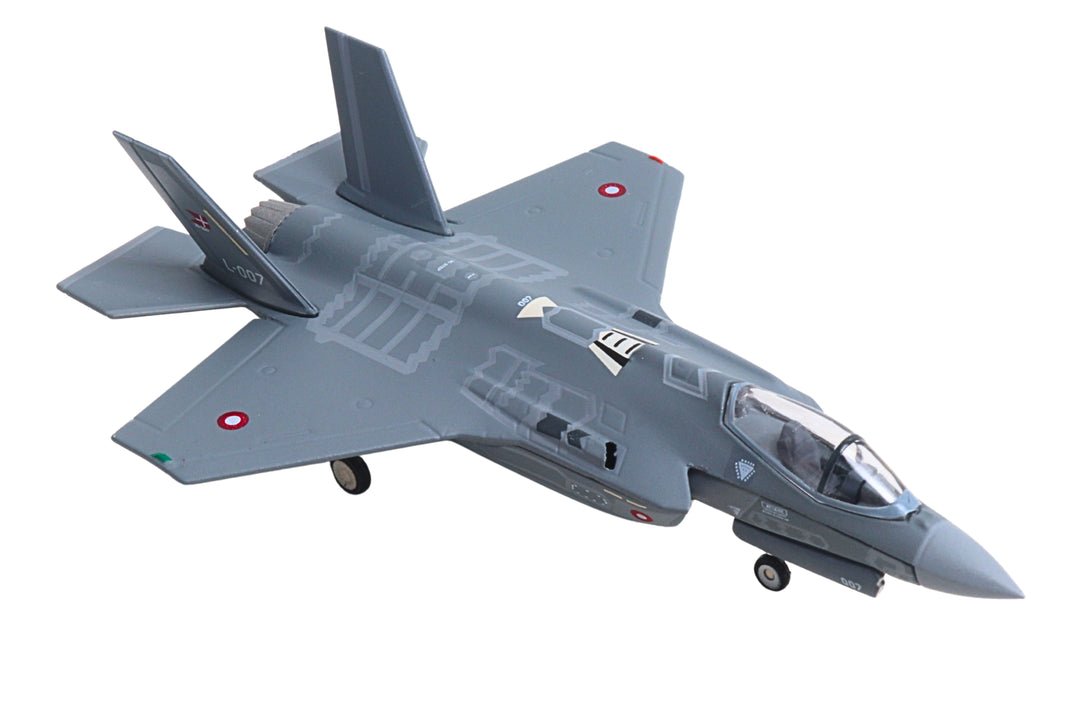 Herpa Wings 573603 1:200 Royal Danish Air Force F - 35A Lightning II Eskadrille 727, Skrydstrup AB L - 007