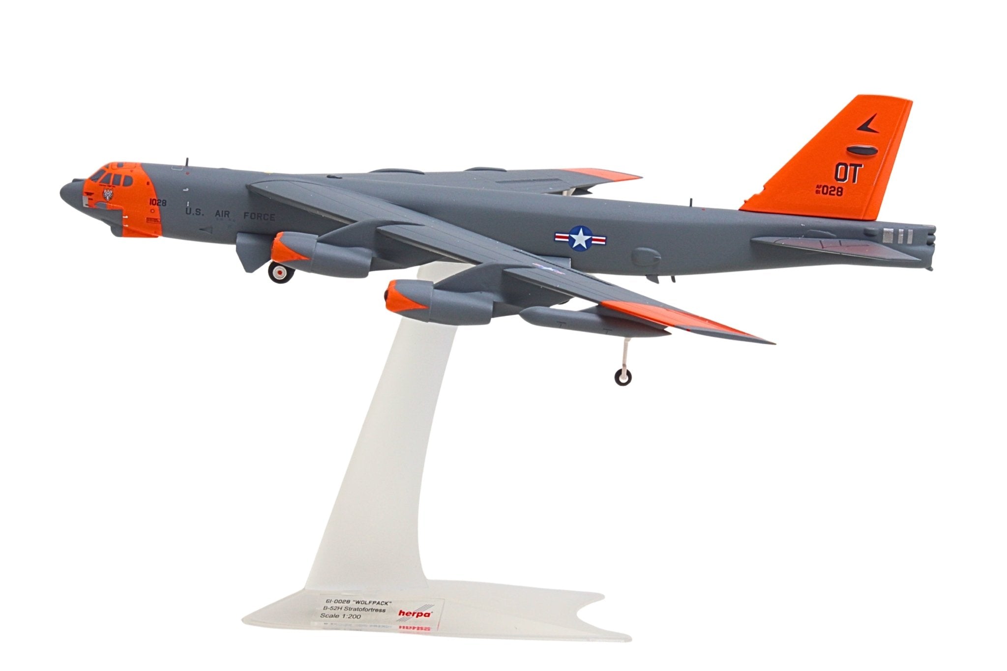 Herpa Wings 573726 1:200 U.S. Air Force Boeing B-52H
