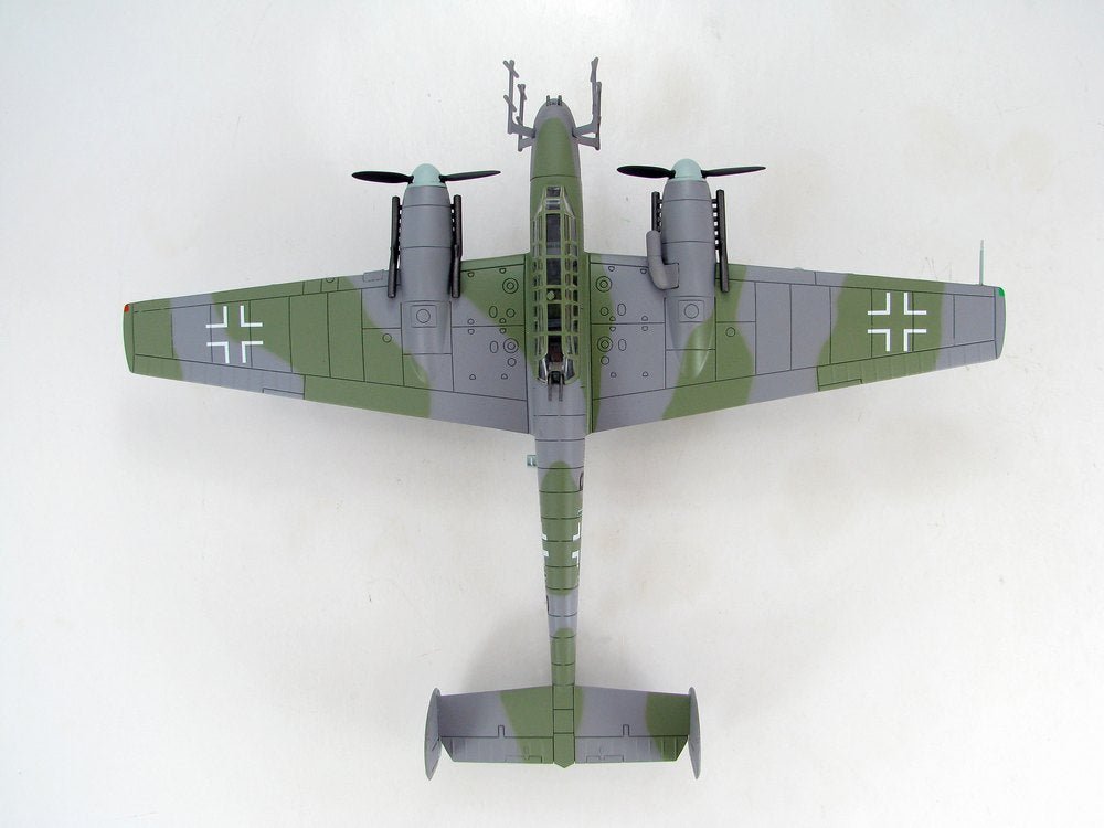 Hobby Master HA1805 Bf 110G - 4 "3C+LB", Stab I/NJG 4 "Shark Mouth"