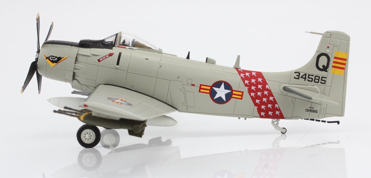 Hobby Master HA2921 1:72 A-1H Skyraider 1st FS, NVAF 1963