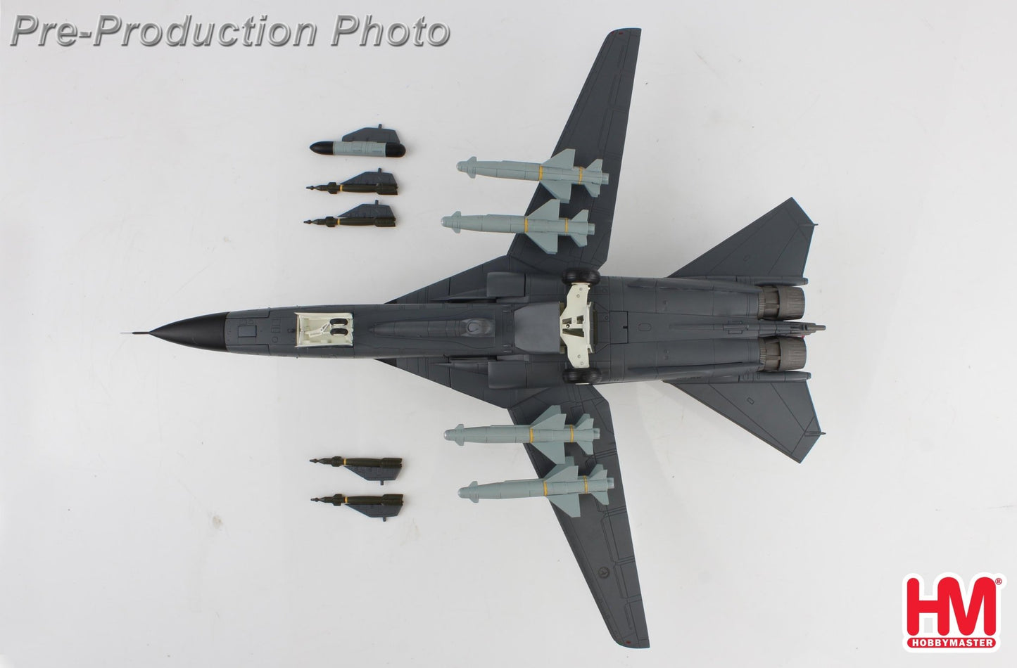 Hobby Master HA3033 1:72 F - 111C Pig A8 - 131, RAAF "1973 - 2003" (with 4 x AGM - 142)