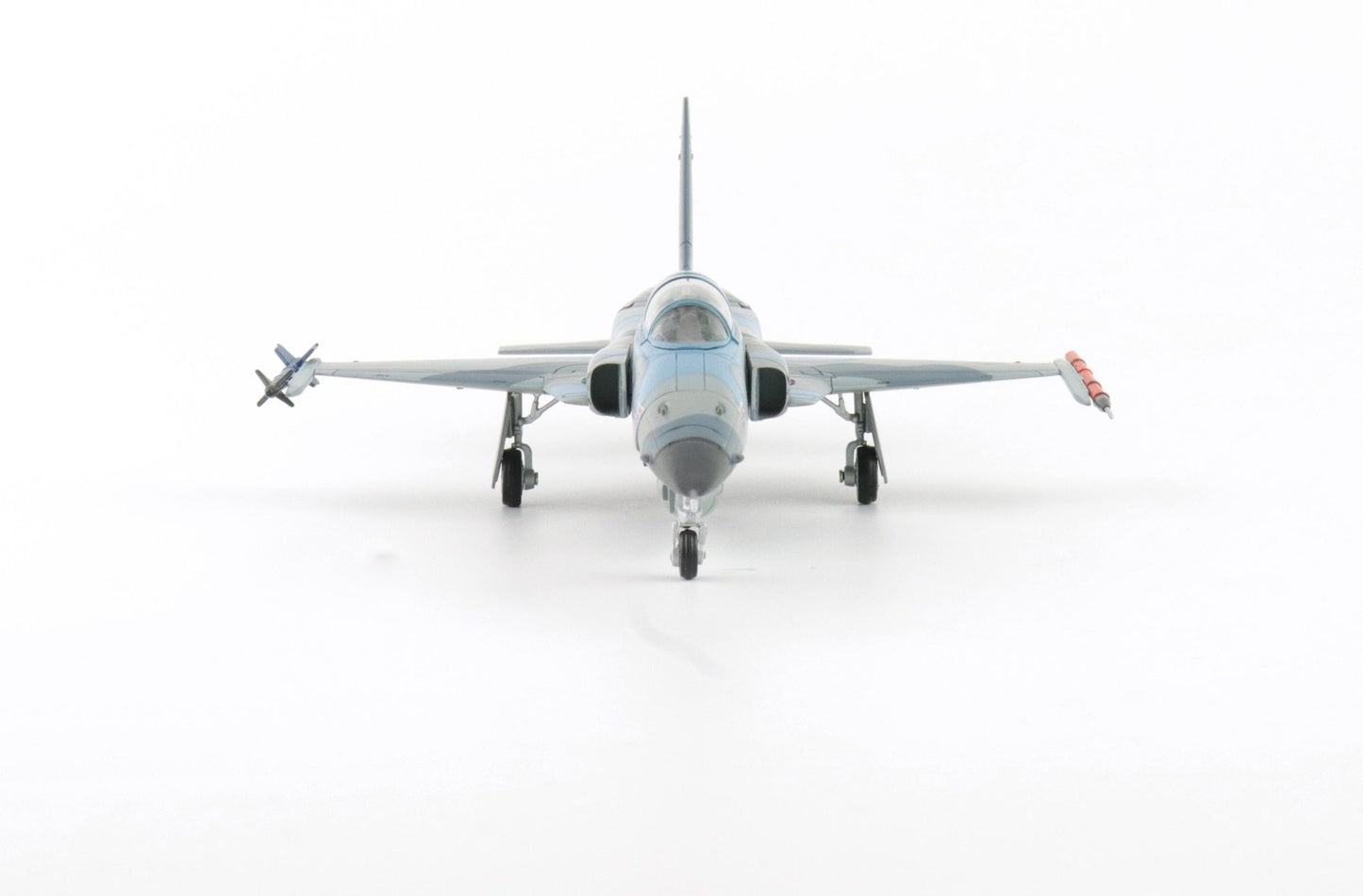 Hobby Master HA3384 1:72 F - 5N "Adversary Fighter" Red 117, 761533, VFC - 111, 2017